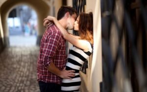 Do You Want to Learn How to Hookup Girls Online?
