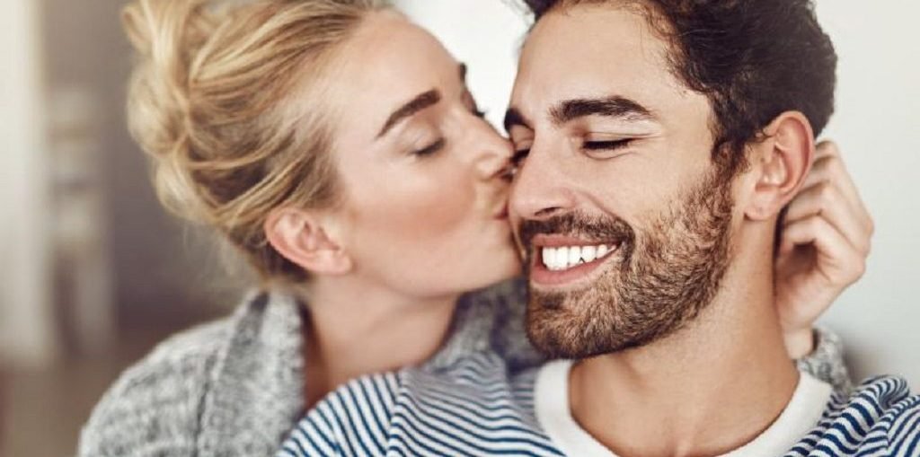 The 5 Photos to Send Him Before The First Meeting