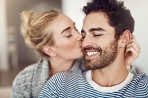 The 5 Photos to Send Him Before The First Meeting