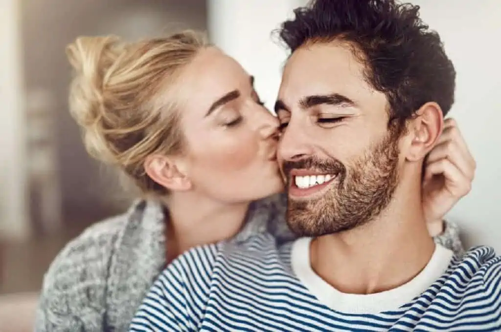 The 5 Photos to Send Him Before The First Meeting