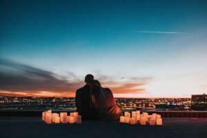Romantic Gestures: Unforgettable Ways to Surprise Her